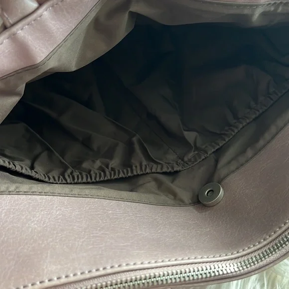 Matt & Nat travel bag / gym bag / large bag crossbody bag hand bag laptop bag - Picture 10 of 16